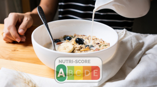 Müsli in der Schüssel mit Nutriscore Müsli in der Schüssel mit Nutriscore