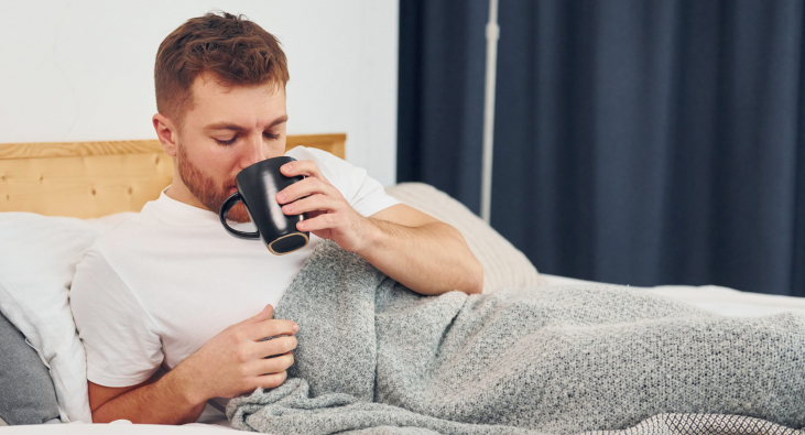 Mann mit Teetasse Mann mit Teetasse