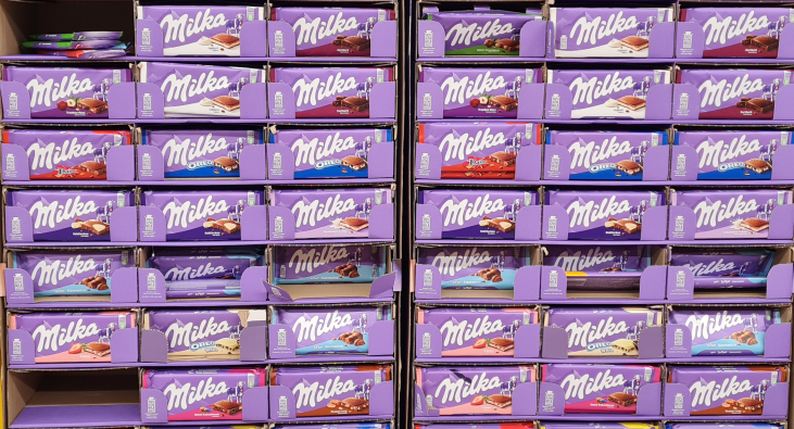 Milka-Verpackungen in Aufsteller Milka-Verpackungen in Aufsteller