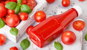 Ketchup und Tomaten