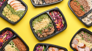 Behälter mit verschiedenen Gerichten Behälter mit verschiedenen Gerichten