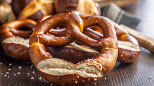 Brezel mit Salz Brezel mit Salz